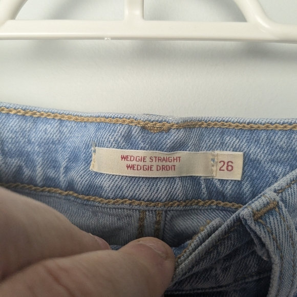 LEVI'S Wedgie Straight Jeans Pants Women Size 26x26 Light Blue Distressed Crop - Picture 5 of 14